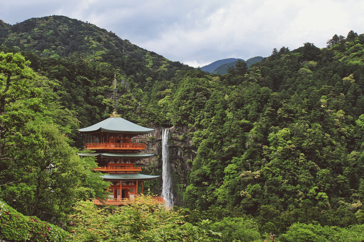 Essence of Japan: A Refined Route - BEACH TO BRAES